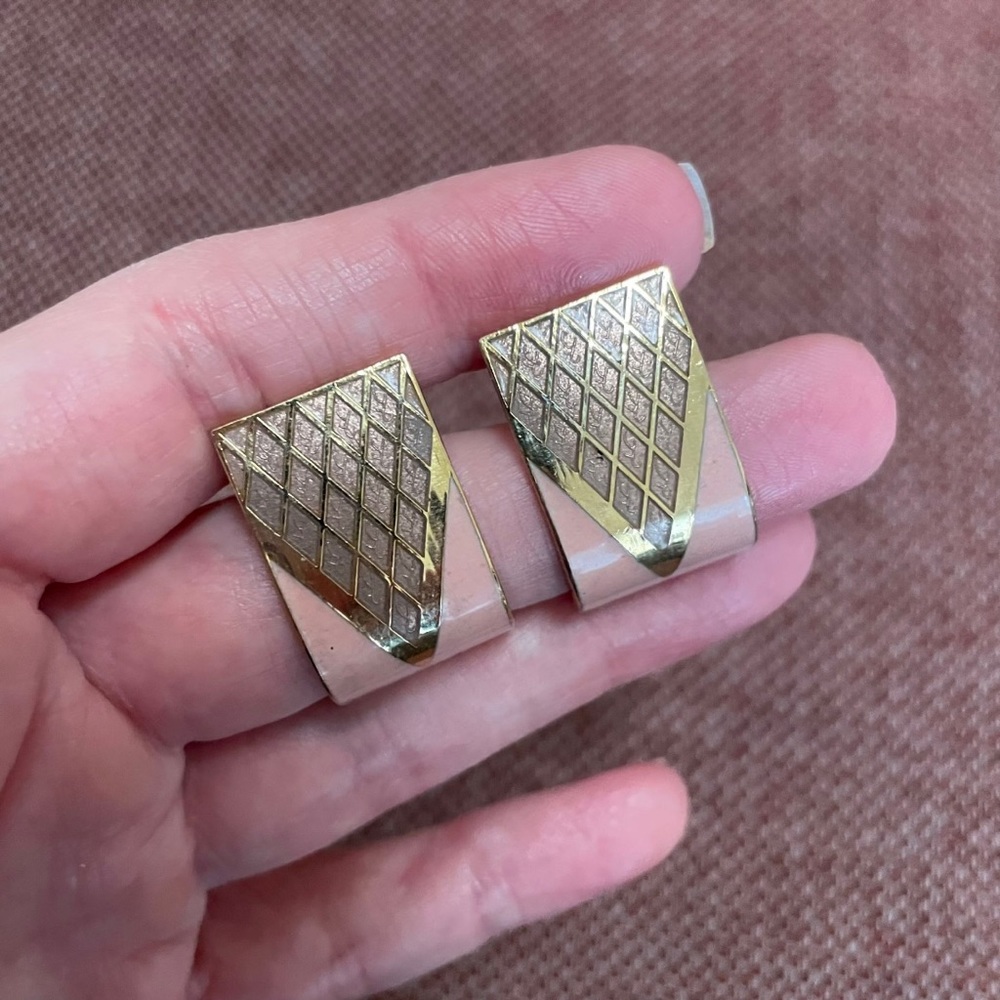 Vintage 80’s 90’s Two Sisters Post Earrings - Picture 2 of 4